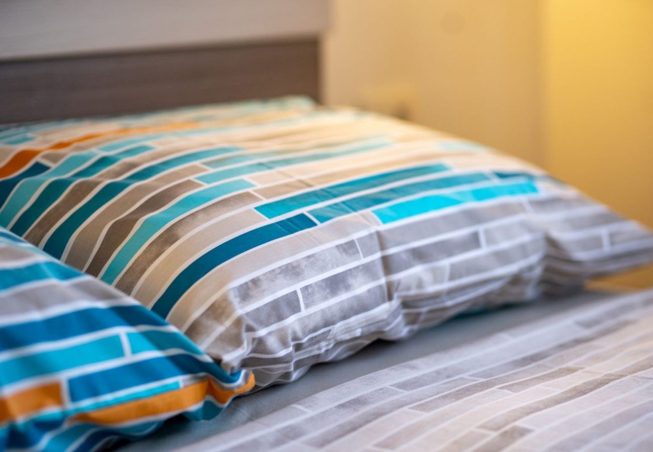 House in Mundanije - Holiday house in Mundanije with garden, jacuzzi, terrace, air conditioning, and washing machine (5238-1)