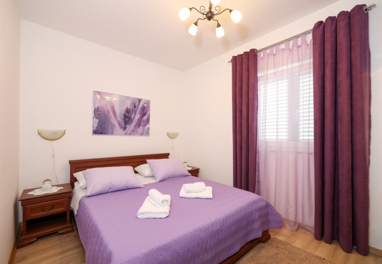 House in Privlaka - Holiday house 5239 for 8+3 persons in Privlaka – 100 m from the sandy beach