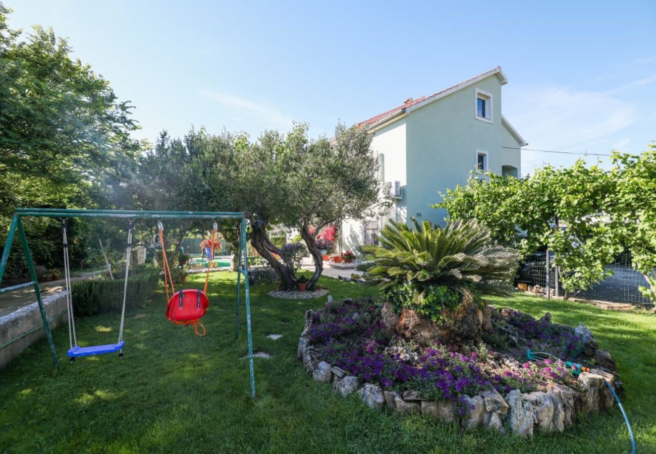 House in Privlaka - Holiday house 5239 for 8+3 persons in Privlaka – 100 m from the sandy beach