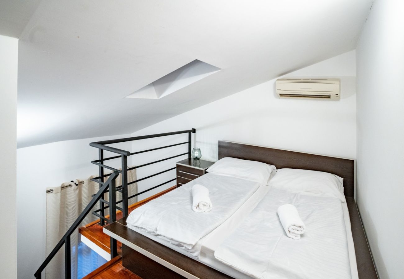 Apartment in Lopar - Holiday apartment in Lopar with terrace, air conditioning, Wi-Fi and sea view (4738-7)