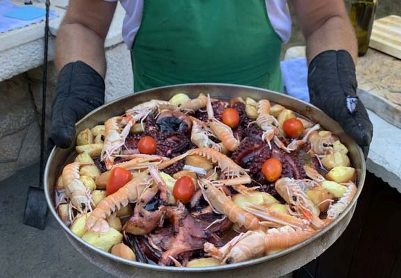 Apartment in Lopar - Holiday apartment in Lopar with terrace, air conditioning, Wi-Fi and sea view (4738-7)