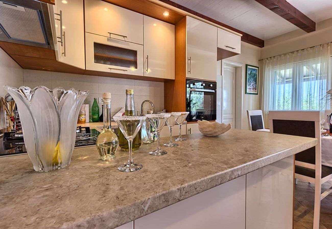 Villa in Okrug Gornji - Ferienhaus 5243 für 8 Pers