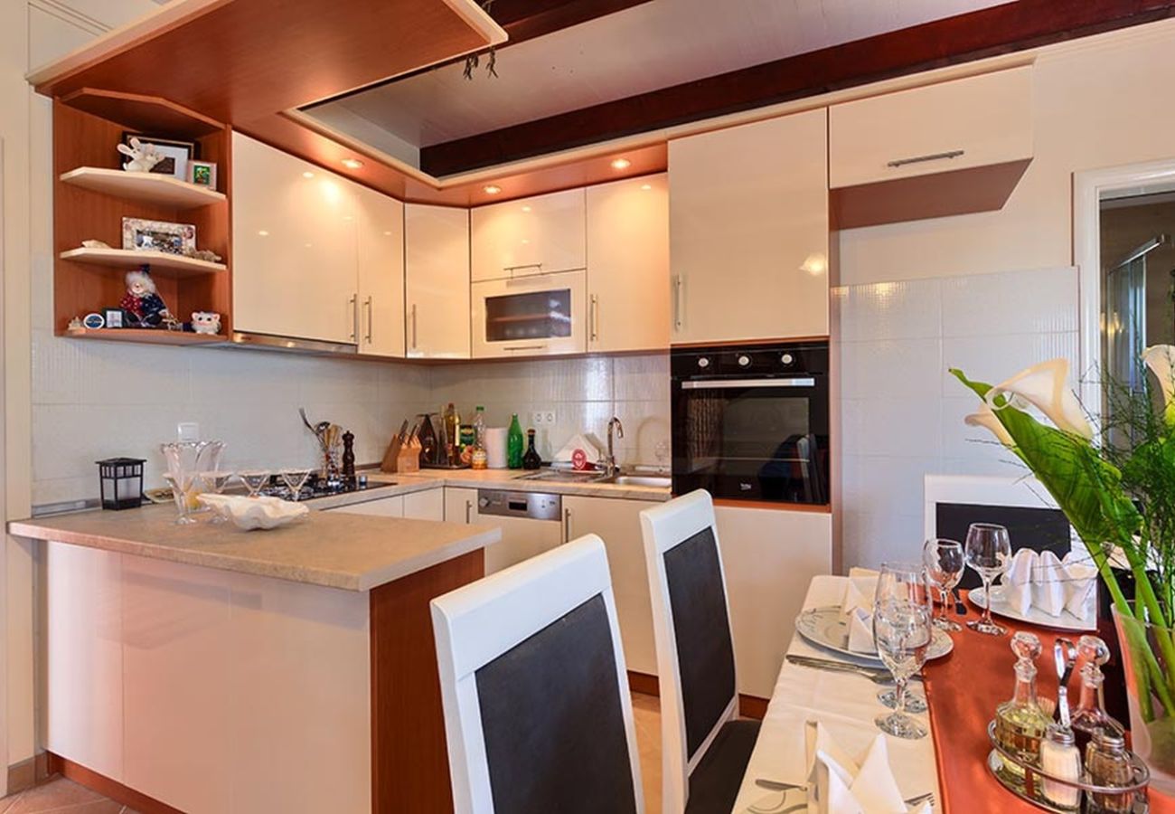 Villa in Okrug Gornji - Ferienhaus 5243 für 8 Pers