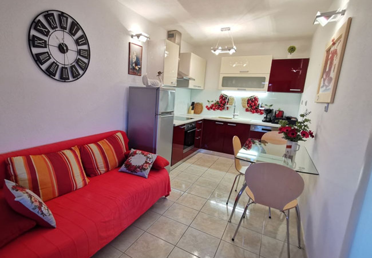 Apartment in Bol - 5244-1 A1 2P in Bol