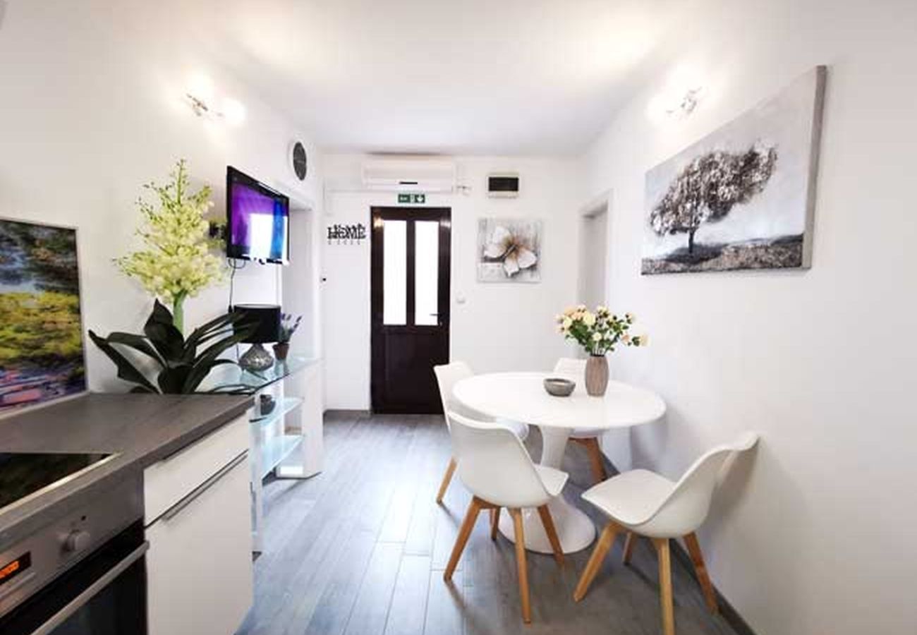 Apartment in Bol - 5244-4 A4 4P in Bol