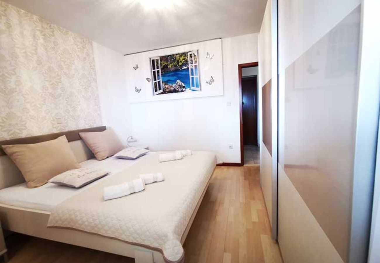 Apartment in Bol - 5244-5 A5 4P in Bol