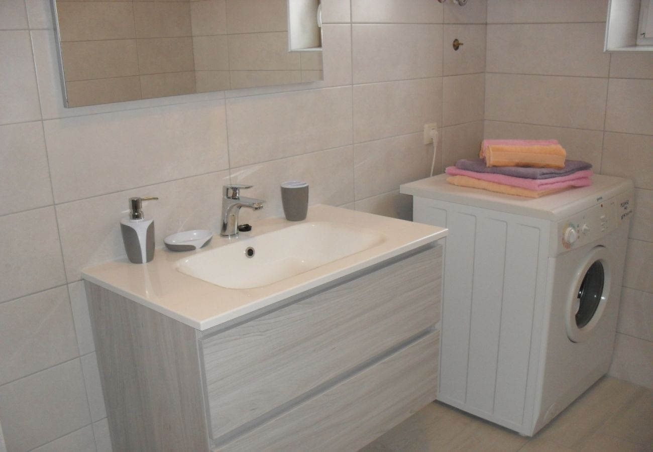 Apartamento en Lopar - Apartamento en Lopar con Terraza, Acondicionador, WIFI, Lavadora (87-2)