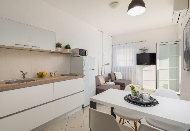 Apartamento en Vodice - Apartamento en Vodice con Seaview, Terraza, Acondicionador, WIFI (94-1) Apartamento en Vodice - Apartamento en Vodice con Seaview, Terraza, Acondicionador, WIFI (94-1)