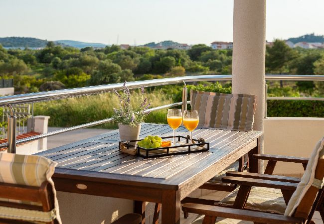 Apartamento en Vodice - Apartamento en Vodice con Seaview, Terraza, Acondicionador, WIFI (94-1) Apartamento en Vodice - Apartamento en Vodice con Seaview, Terraza, Acondicionador, WIFI (94-1)