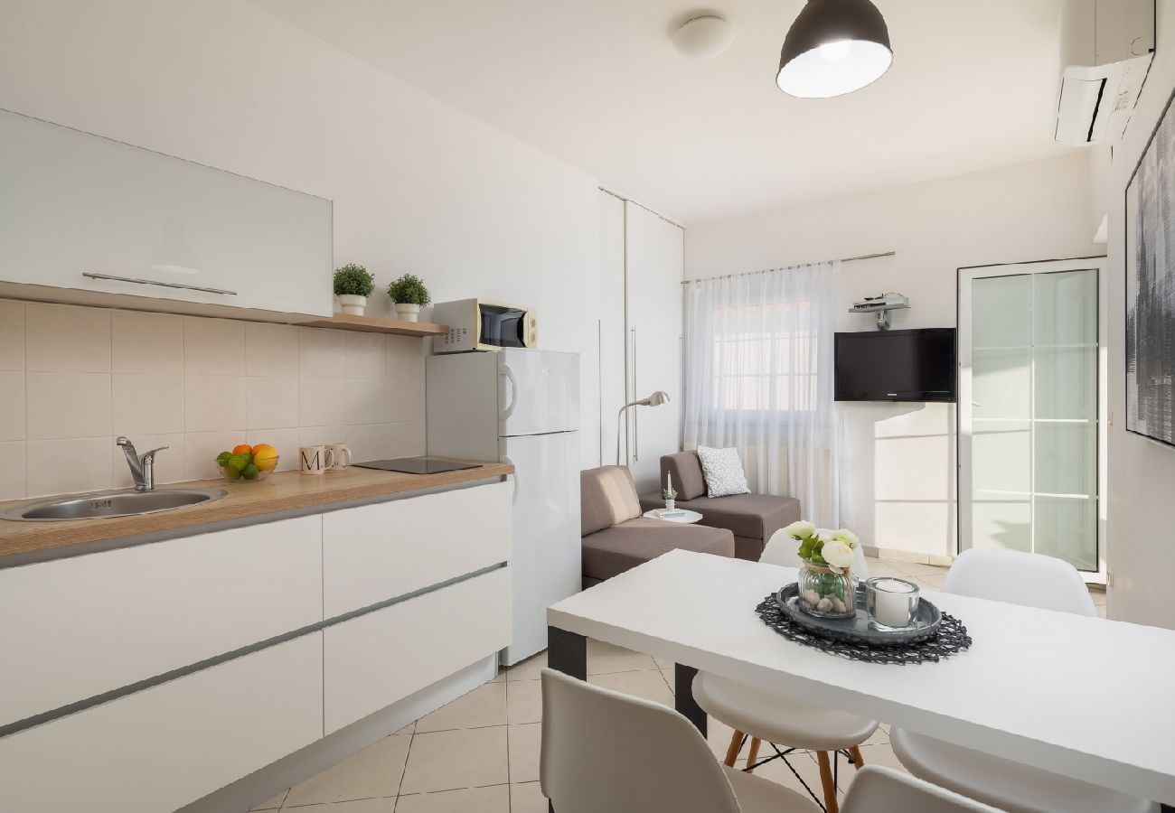 Apartamento en Vodice - Apartamento en Vodice con Seaview, Terraza, Acondicionador, WIFI (94-1)