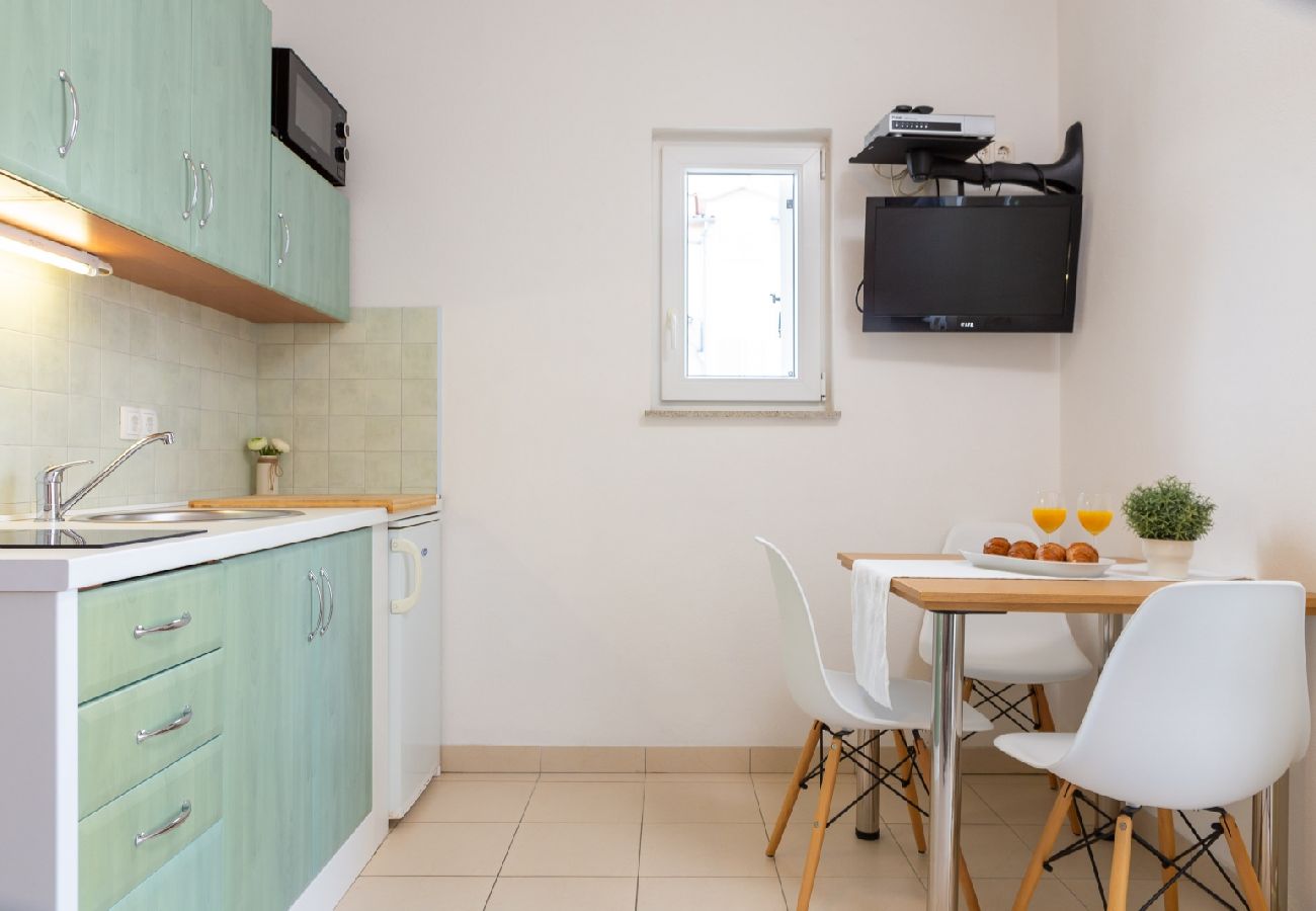 Apartamento en Vodice - Apartamento en Vodice con Seaview, Balcón, Acondicionador, WIFI (94-6)