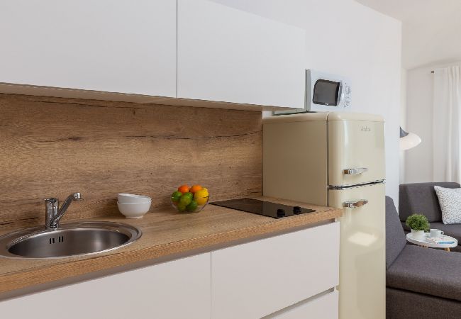 Apartamento en Vodice - Apartamento en Vodice con Seaview, Terraza, Acondicionador, WIFI (94-8) Apartamento en Vodice - Apartamento en Vodice con Seaview, Terraza, Acondicionador, WIFI (94-8)