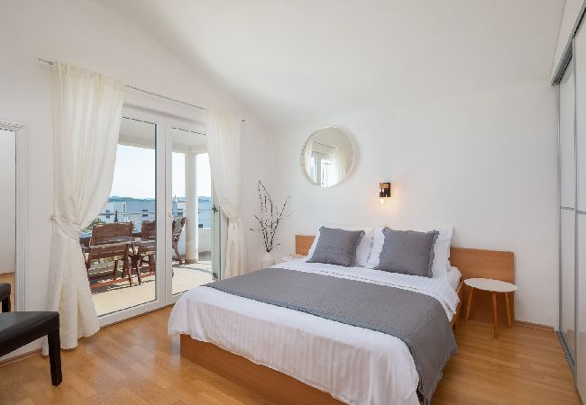 Apartamento en Vodice - Apartamento en Vodice con Seaview, Terraza, Acondicionador, WIFI (94-8) Apartamento en Vodice - Apartamento en Vodice con Seaview, Terraza, Acondicionador, WIFI (94-8)
