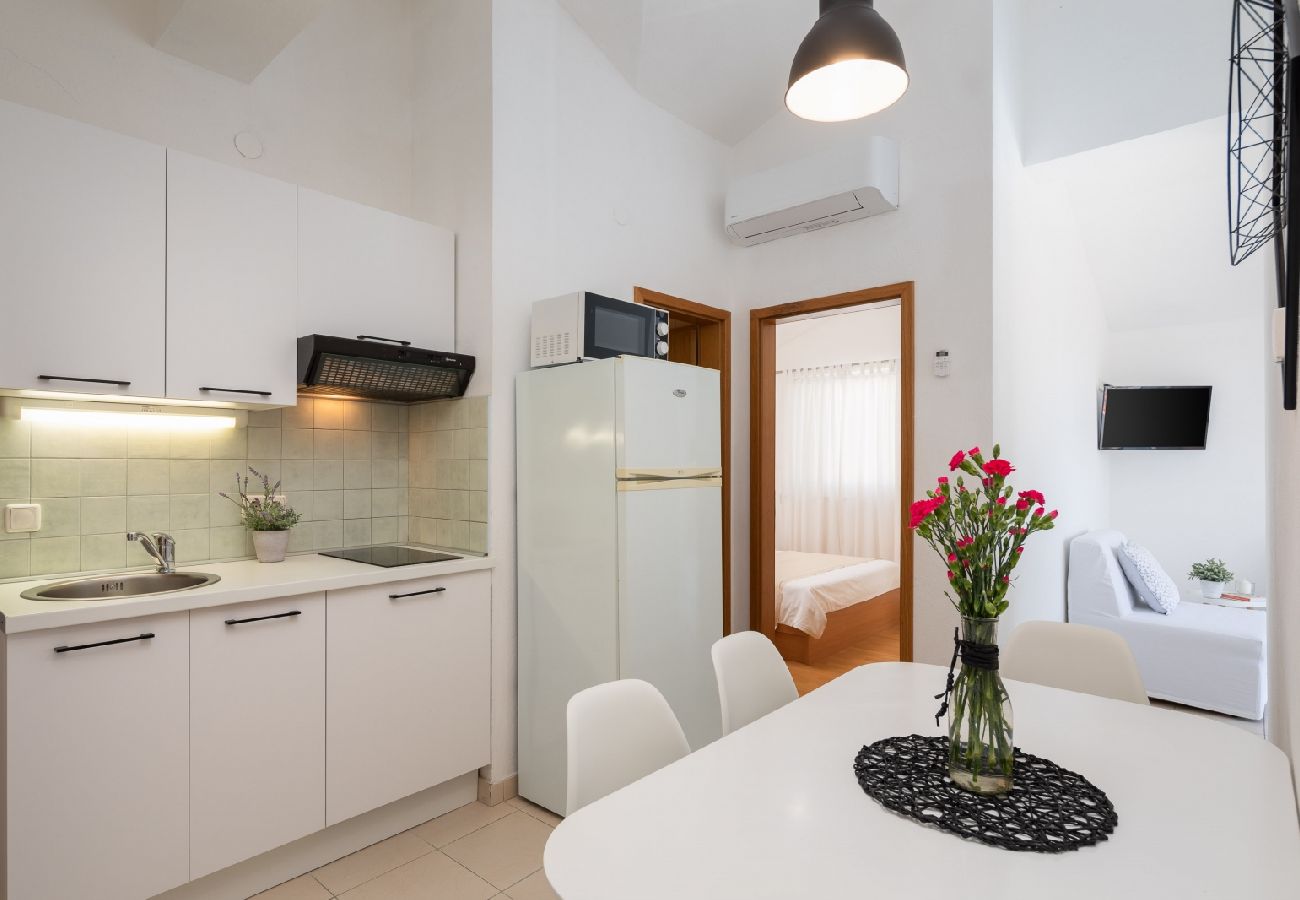 Apartamento en Vodice - Apartamento en Vodice con Seaview, Terraza, Acondicionador, WIFI (94-9)