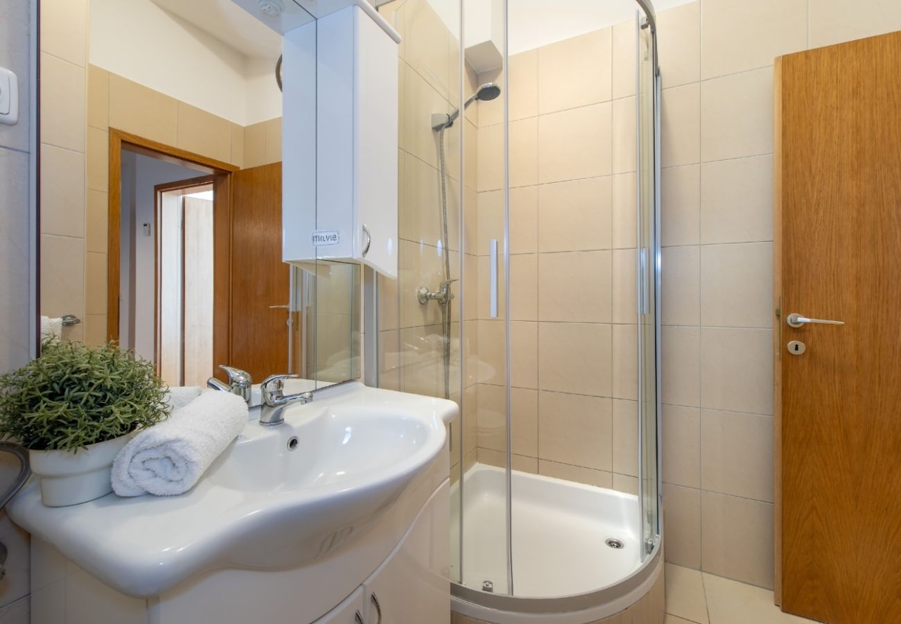 Apartamento en Vodice - Apartamento en Vodice con Seaview, Terraza, Acondicionador, WIFI (94-9)