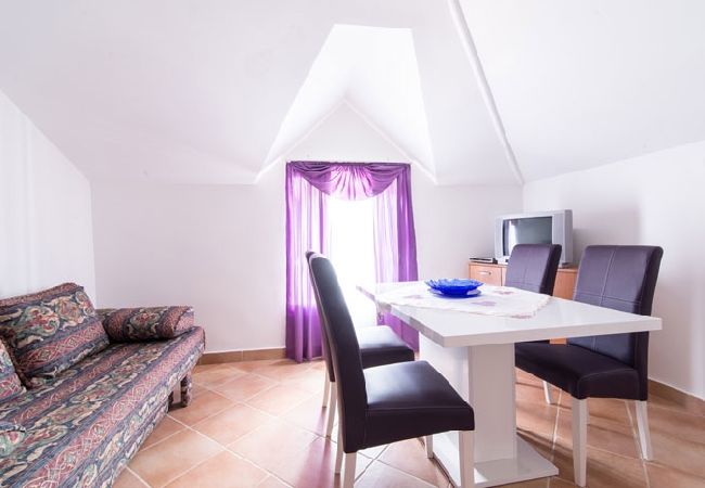 Apartamento en Savudrija - Apartamento en Savudrija con Seaview, Terraza, Acondicionador, WIFI (123-4) Apartamento en Savudrija - Apartamento en Savudrija con Seaview, Terraza, Acondicionador, WIFI (123-4)