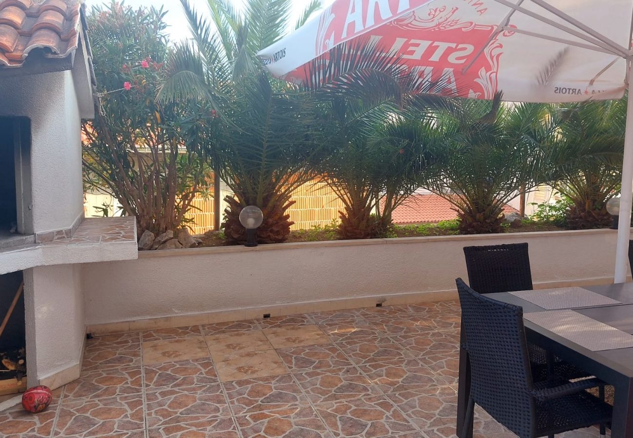 Apartamento en Duce - Apartamento en Duće con Terraza, Acondicionador, WIFI, Lavadora (122-1)