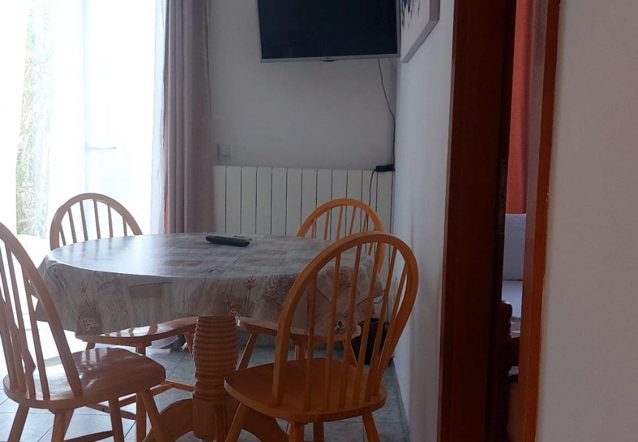 Apartamento en Duce - Apartamento en Duće con Terraza, Acondicionador, WIFI, Lavadora (122-1)