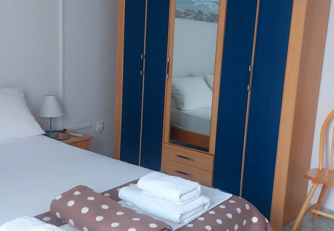 Apartamento en Duce - Apartamento en Duće con Terraza, Acondicionador, WIFI, Lavadora (122-1)