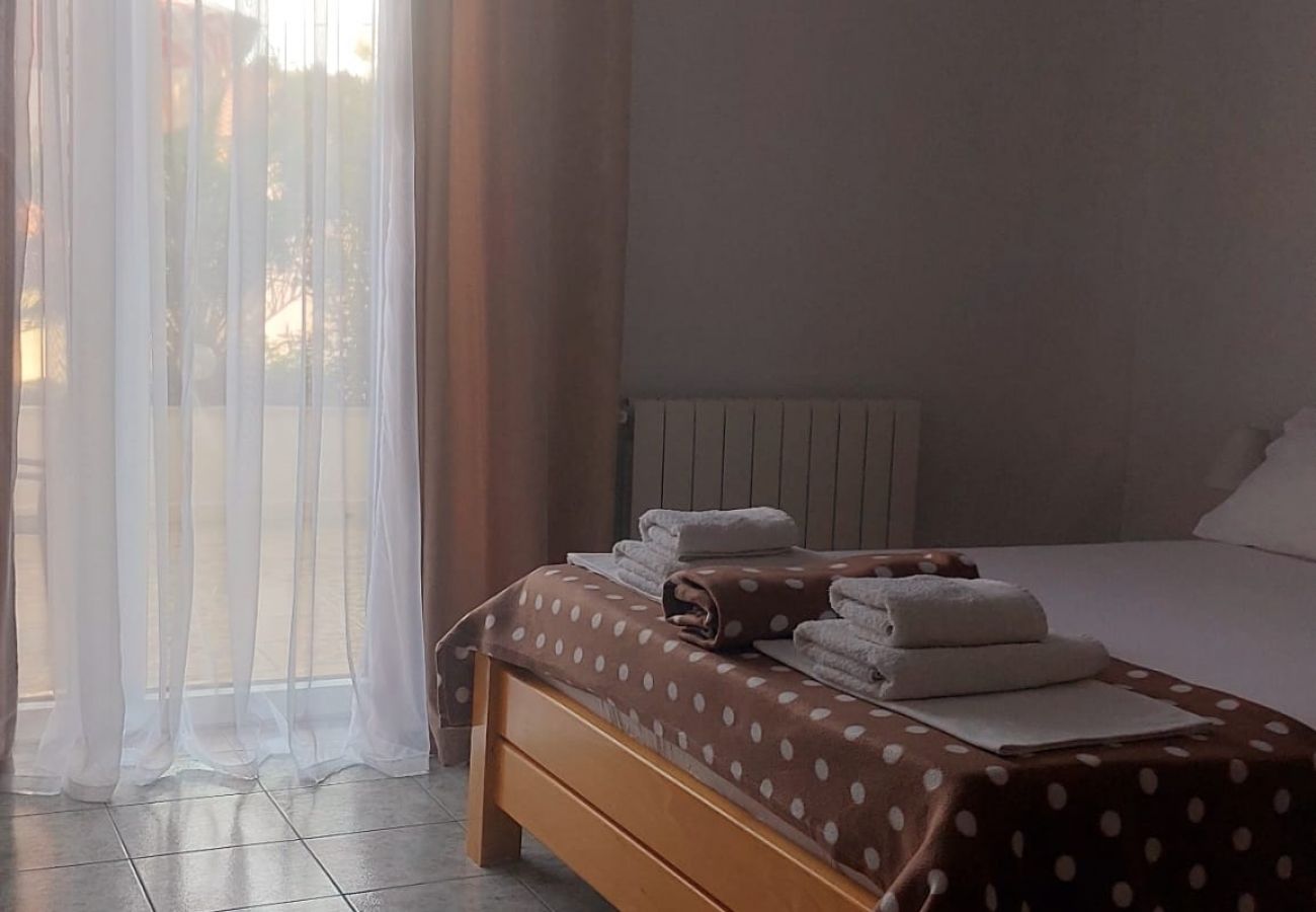 Apartamento en Duce - Apartamento en Duće con Terraza, Acondicionador, WIFI, Lavadora (122-1)