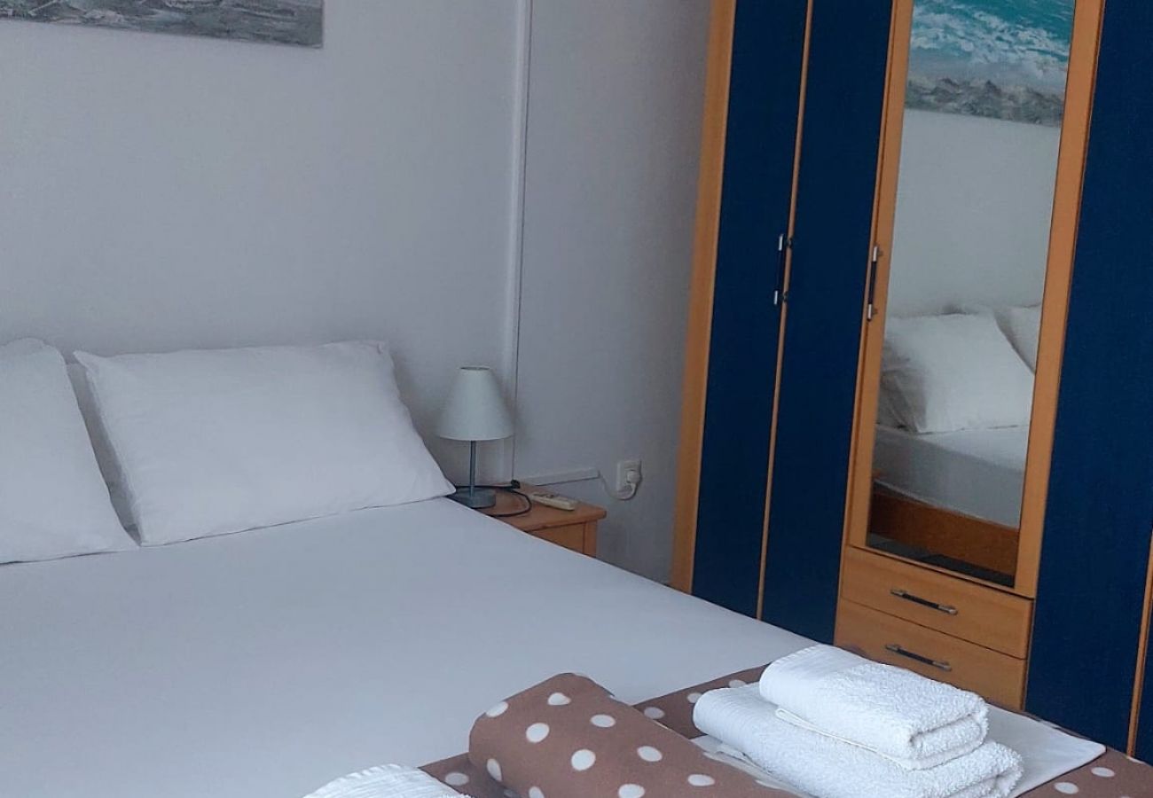 Apartamento en Duce - Apartamento en Duće con Terraza, Acondicionador, WIFI, Lavadora (122-1)