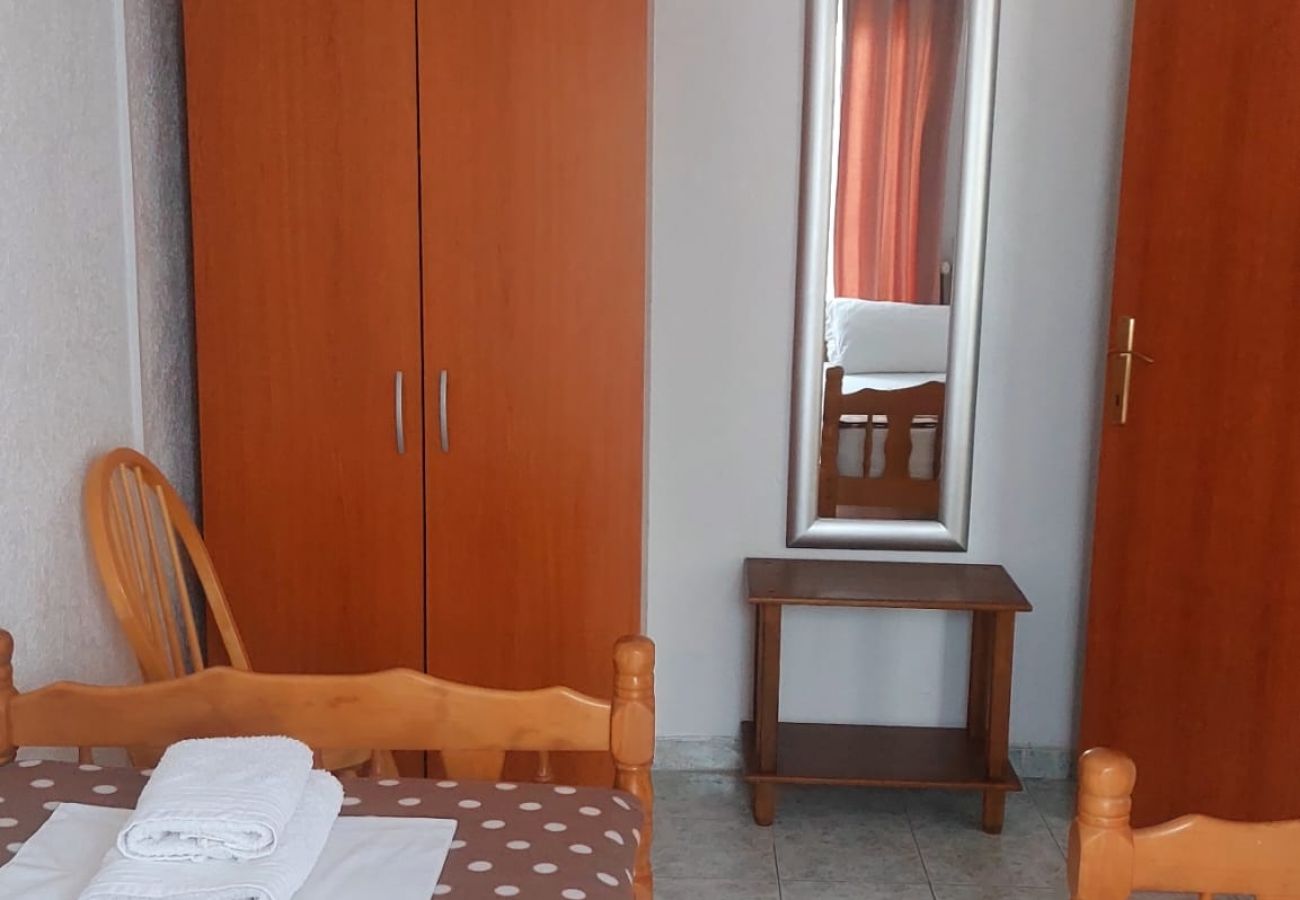 Apartamento en Duce - Apartamento en Duće con Terraza, Acondicionador, WIFI, Lavadora (122-1)