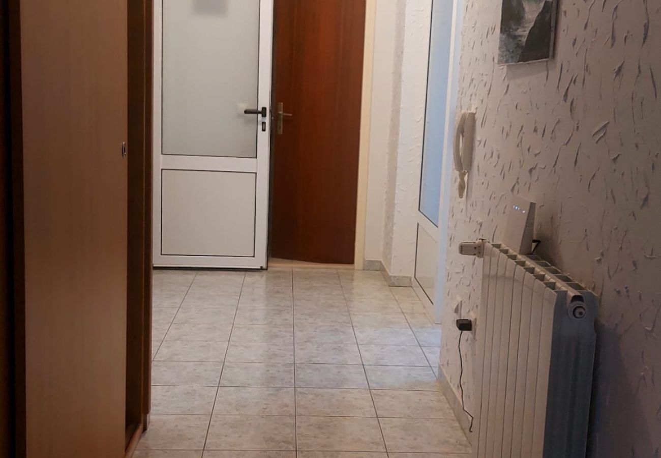 Apartamento en Duce - Apartamento en Duće con Terraza, Acondicionador, WIFI, Lavadora (122-1)