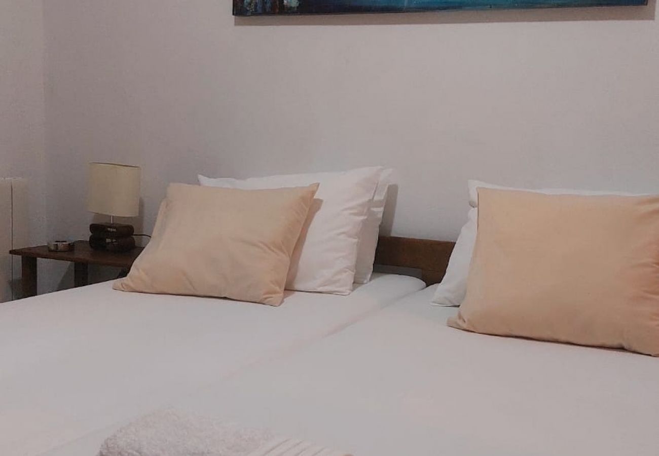 Apartamento en Duce - Apartamento en Duće con Terraza, Acondicionador, WIFI (122-3)