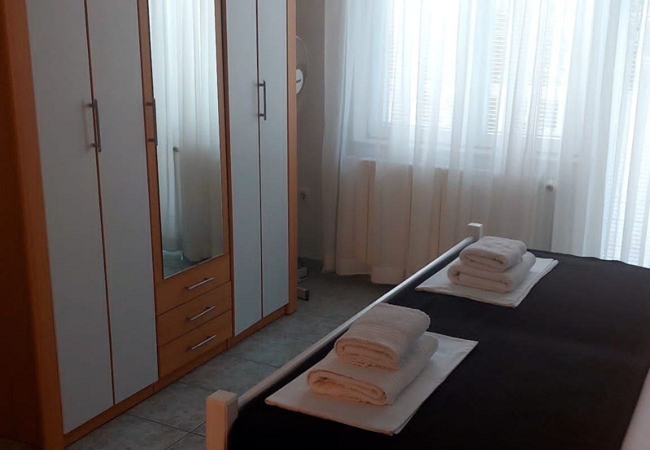 Apartamento en Duce - Apartamento en Duće con Loggia, Acondicionador, WIFI, Lavavajillas (122-5)