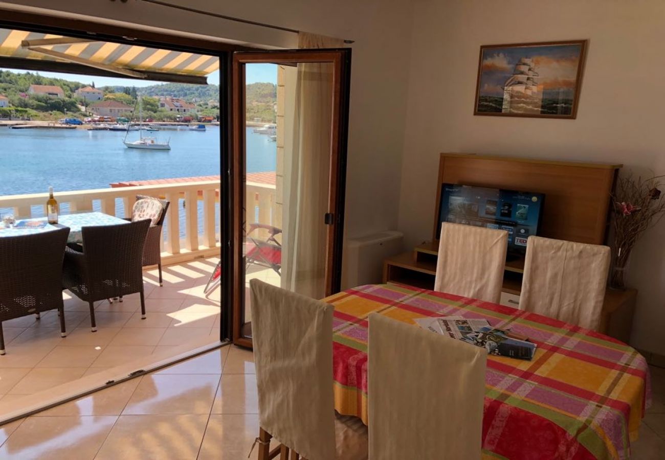 Apartamento en Lumbarda - Apartamento en Lumbarda con Seaview, Terraza, Acondicionador, WIFI (128-1)