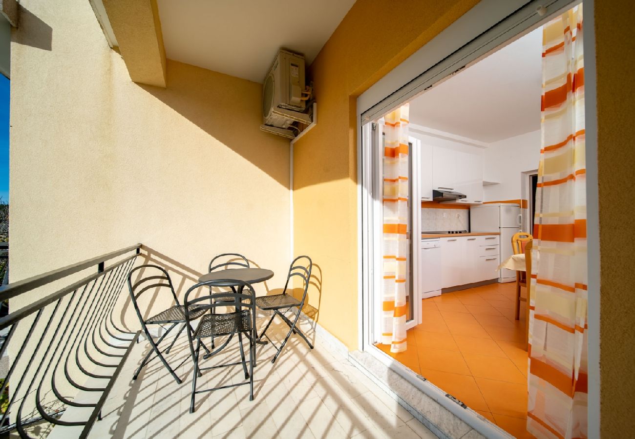 Apartamento en Lopar - Apartamento en Lopar con Terraza, Acondicionador, WIFI, Lavadora (129-2)