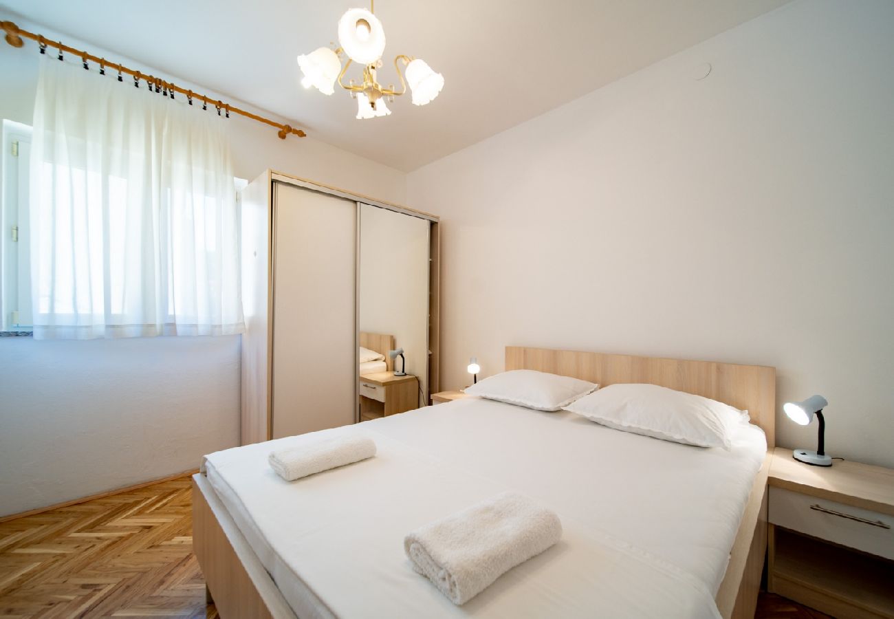 Apartamento en Lopar - Apartamento en Lopar con Terraza, Acondicionador, WIFI, Lavadora (129-2)