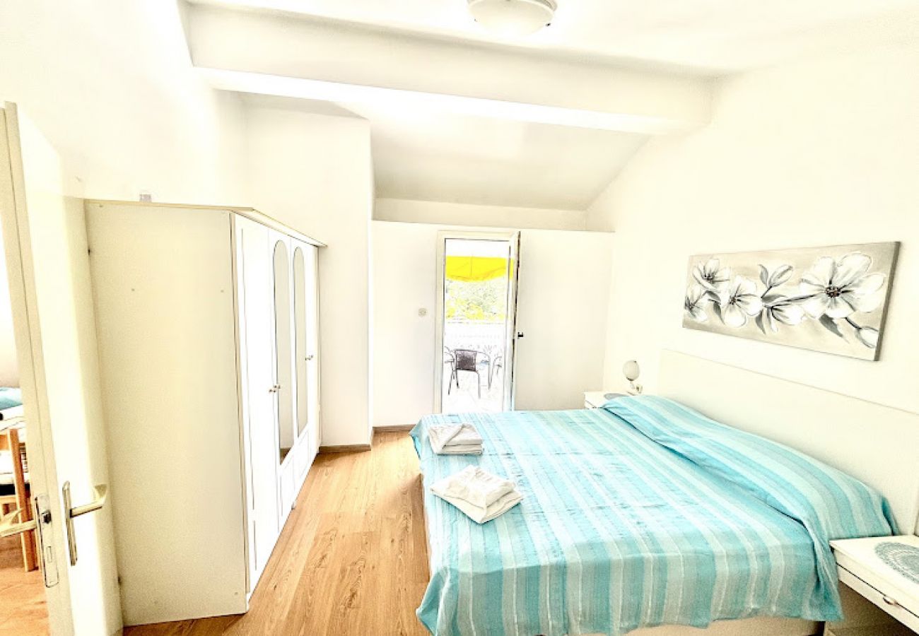 Apartamento en Sukošan - Apartamento en Sukošan con Terraza, Acondicionador, WIFI (131-1)