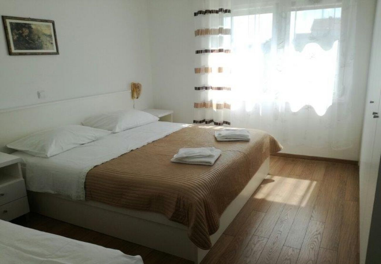 Apartamento en Sukošan - Apartamento en Sukošan con Terraza, Acondicionador, WIFI (131-4)