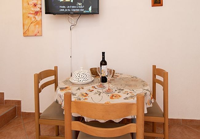 Estudio en Tucepi - Apartamento Estudio en Tučepi con Acondicionador, WIFI, Lavadora (202-1) Estudio en Tucepi - Apartamento Estudio en Tučepi con Acondicionador, WIFI, Lavadora (202-1)