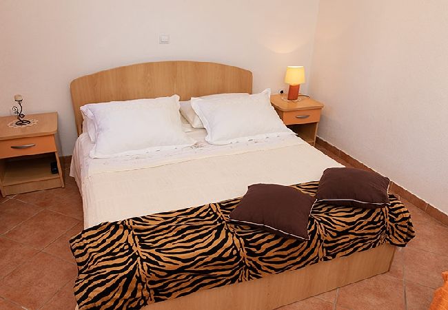 Estudio en Tucepi - Apartamento Estudio en Tučepi con Acondicionador, WIFI, Lavadora (202-1) Estudio en Tucepi - Apartamento Estudio en Tučepi con Acondicionador, WIFI, Lavadora (202-1)