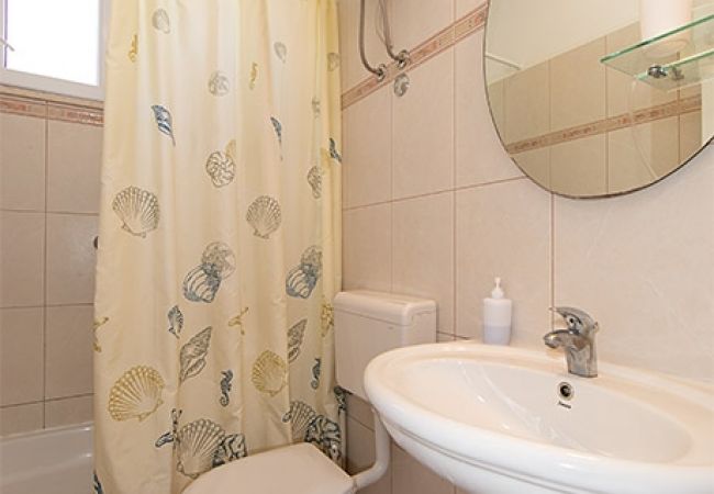 Estudio en Tucepi - Apartamento Estudio en Tučepi con Acondicionador, WIFI, Lavadora (202-1) Estudio en Tucepi - Apartamento Estudio en Tučepi con Acondicionador, WIFI, Lavadora (202-1)