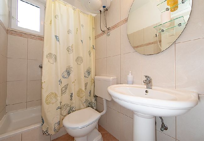 Estudio en Tucepi - Apartamento Estudio en Tučepi con Acondicionador, WIFI, Lavadora (202-1) Estudio en Tucepi - Apartamento Estudio en Tučepi con Acondicionador, WIFI, Lavadora (202-1)