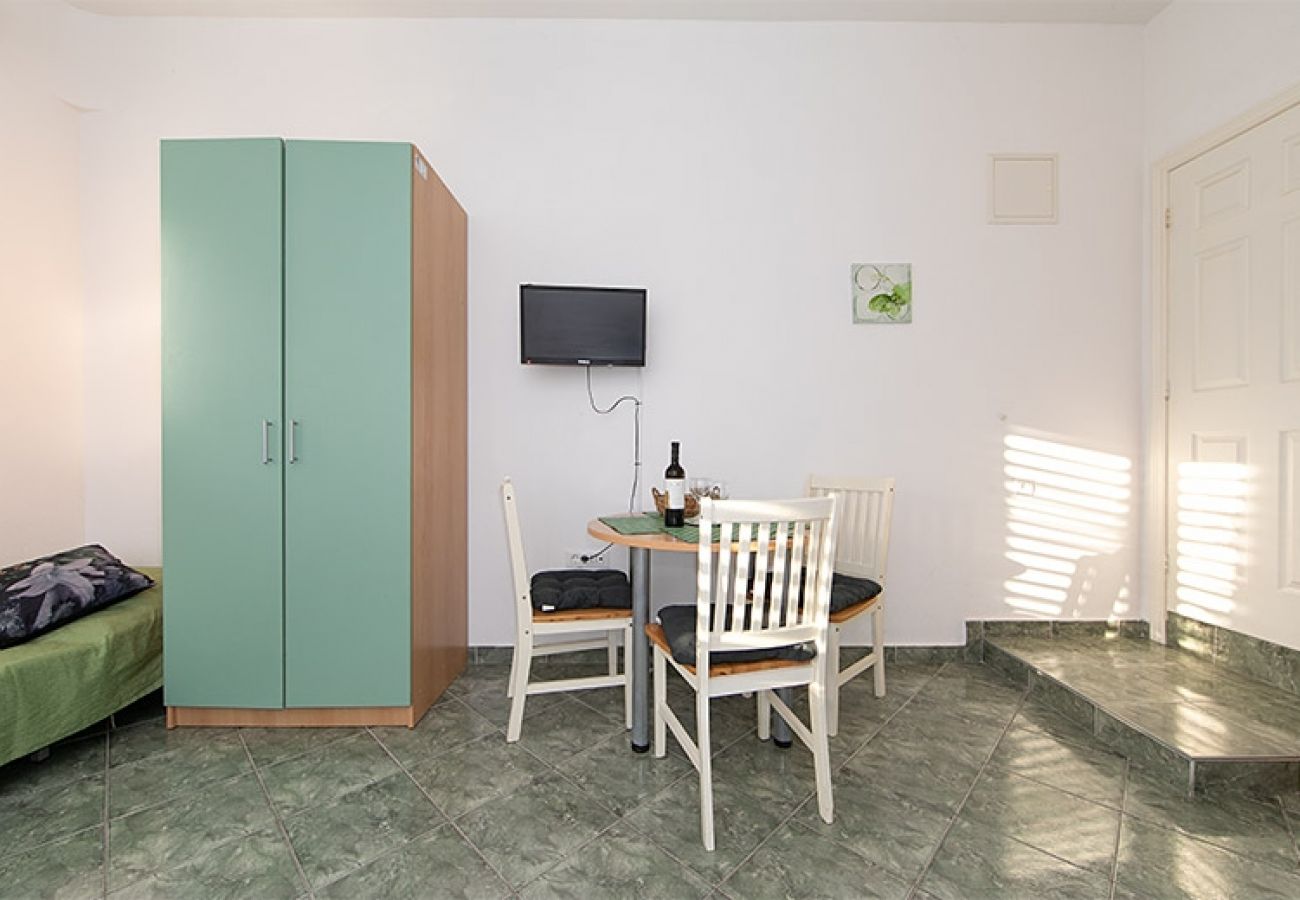 Estudio en Tucepi - Apartamento Estudio en Tučepi con Acondicionador, WIFI, Lavadora (202-2)