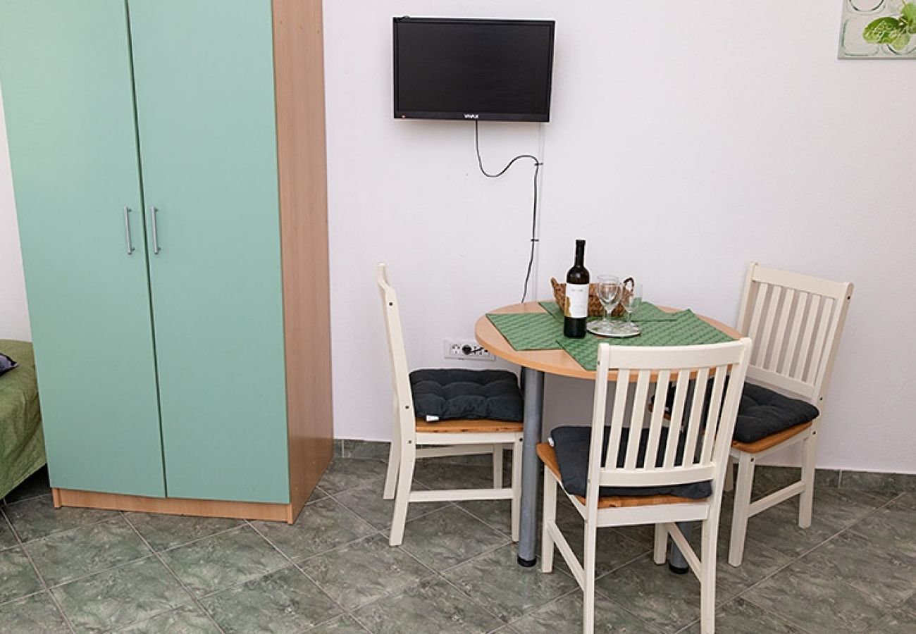 Estudio en Tucepi - Apartamento Estudio en Tučepi con Acondicionador, WIFI, Lavadora (202-2)