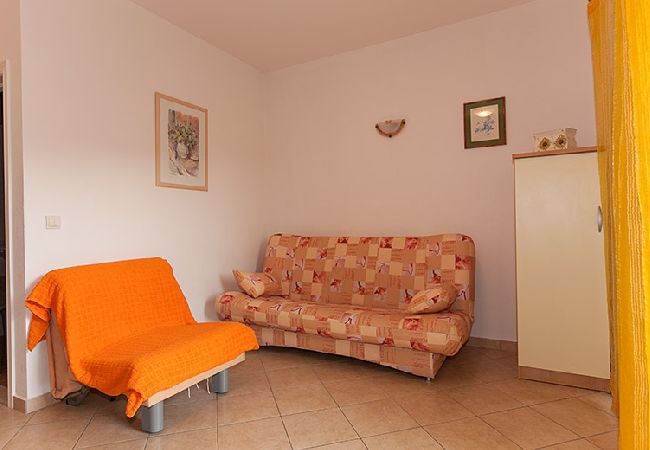 Apartamento en Tucepi - Apartamento en Tučepi con Terraza, Acondicionador, WIFI, Lavadora (202-4) Apartamento en Tucepi - Apartamento en Tučepi con Terraza, Acondicionador, WIFI, Lavadora (202-4)