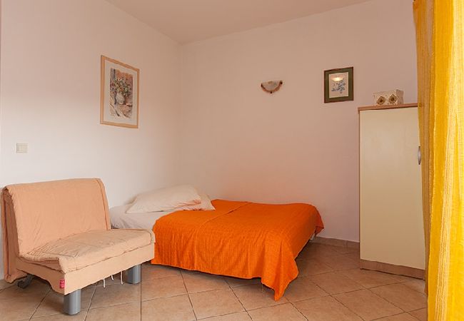 Apartamento en Tucepi - Apartamento en Tučepi con Terraza, Acondicionador, WIFI, Lavadora (202-4) Apartamento en Tucepi - Apartamento en Tučepi con Terraza, Acondicionador, WIFI, Lavadora (202-4)