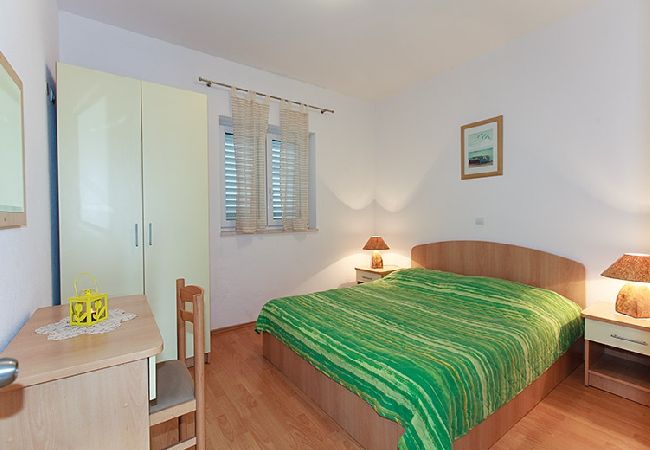 Apartamento en Tucepi - Apartamento en Tučepi con Terraza, Acondicionador, WIFI, Lavadora (202-4) Apartamento en Tucepi - Apartamento en Tučepi con Terraza, Acondicionador, WIFI, Lavadora (202-4)