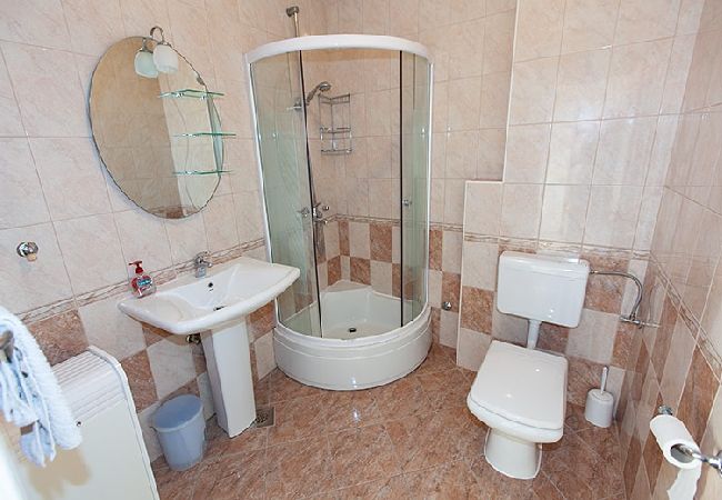 Apartamento en Tucepi - Apartamento en Tučepi con Terraza, Acondicionador, WIFI, Lavadora (202-4) Apartamento en Tucepi - Apartamento en Tučepi con Terraza, Acondicionador, WIFI, Lavadora (202-4)