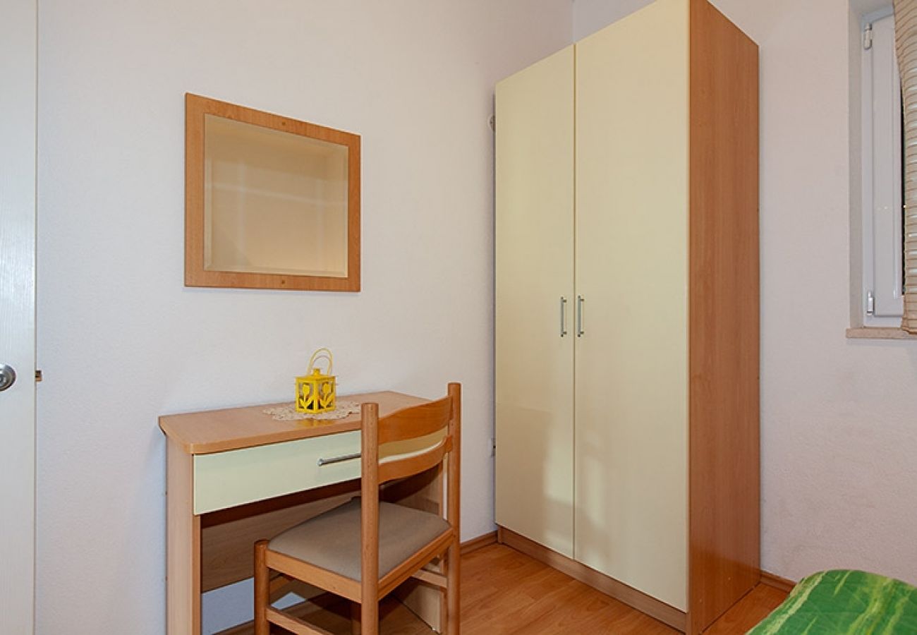 Apartamento en Tucepi - Apartamento en Tučepi con Terraza, Acondicionador, WIFI, Lavadora (202-4)