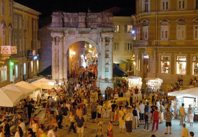 Apartamento en Fažana - Apartamento en Fažana con Seaview, Balcón, Acondicionador, WIFI (227-1) Apartamento en Fažana - Apartamento en Fažana con Seaview, Balcón, Acondicionador, WIFI (227-1)