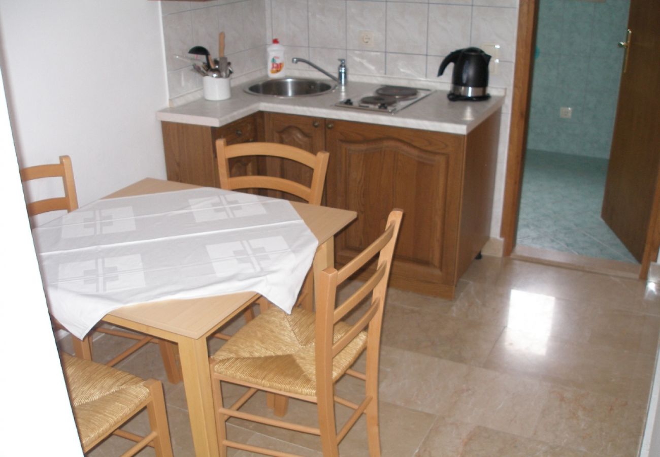 Apartamento en Duce - Apartamento en Duće con Balcón, Acondicionador (239-4)