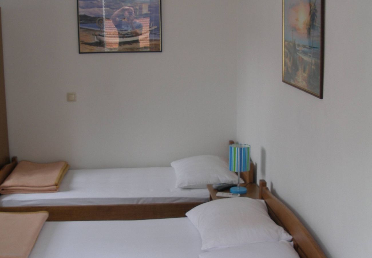 Apartamento en Duce - Apartamento en Duće con Balcón, Acondicionador (239-4)