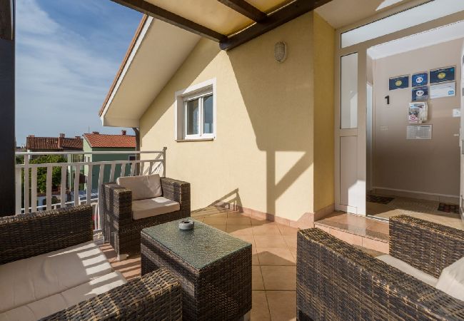 Apartamento en Umag - Apartamento en Umag con Terraza, Acondicionador, WIFI, Lavadora (244-2) Apartamento en Umag - Apartamento en Umag con Terraza, Acondicionador, WIFI, Lavadora (244-2)