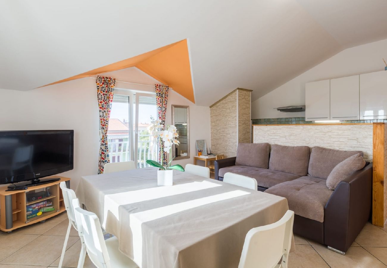 Apartamento en Umag - Apartamento en Umag con Terraza, Acondicionador, WIFI, Lavadora (244-2)